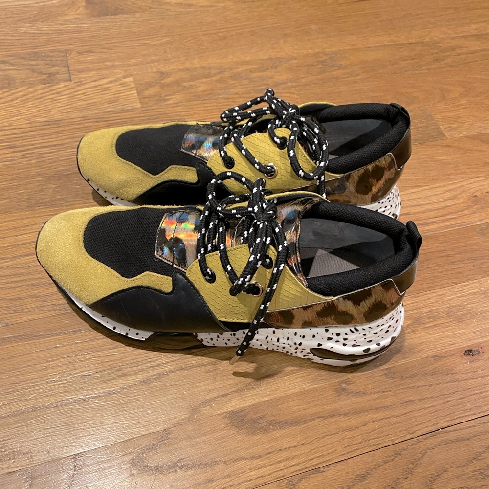 Steve Madden size 11 sneaker EUC mustard/cheetah